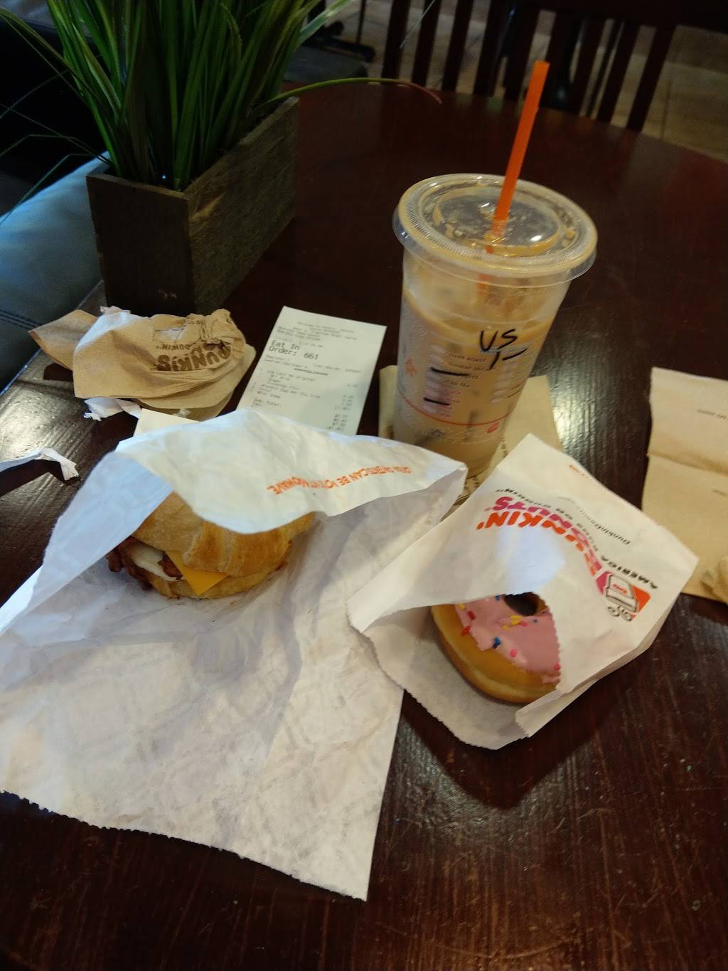 Dunkin | bakery | 4401 S Flamingo Rd, Davie, FL 33330, USA | 9546403924 OR +1 954-640-3924