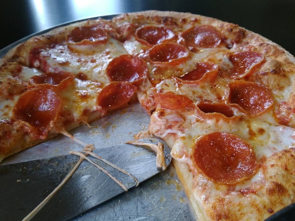 Upper Crust Pizza Co | restaurant | 102 Hexham Dr, Lynchburg, VA 24502, USA | 4342374321 OR +1 434-237-4321