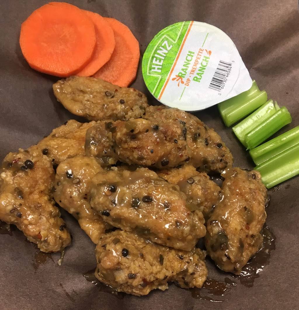 Right Wingers | restaurant | 2184 Mountain Grove Ave, Burlington, ON L7P 2J3, Canada | 9053311944 OR +1 905-331-1944