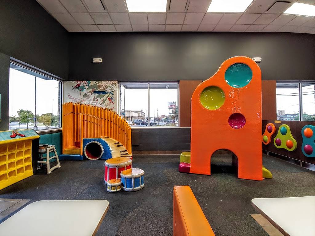 McDonalds | cafe | 926 Bandera Rd, San Antonio, TX 78228, USA | 2104389030 OR +1 210-438-9030