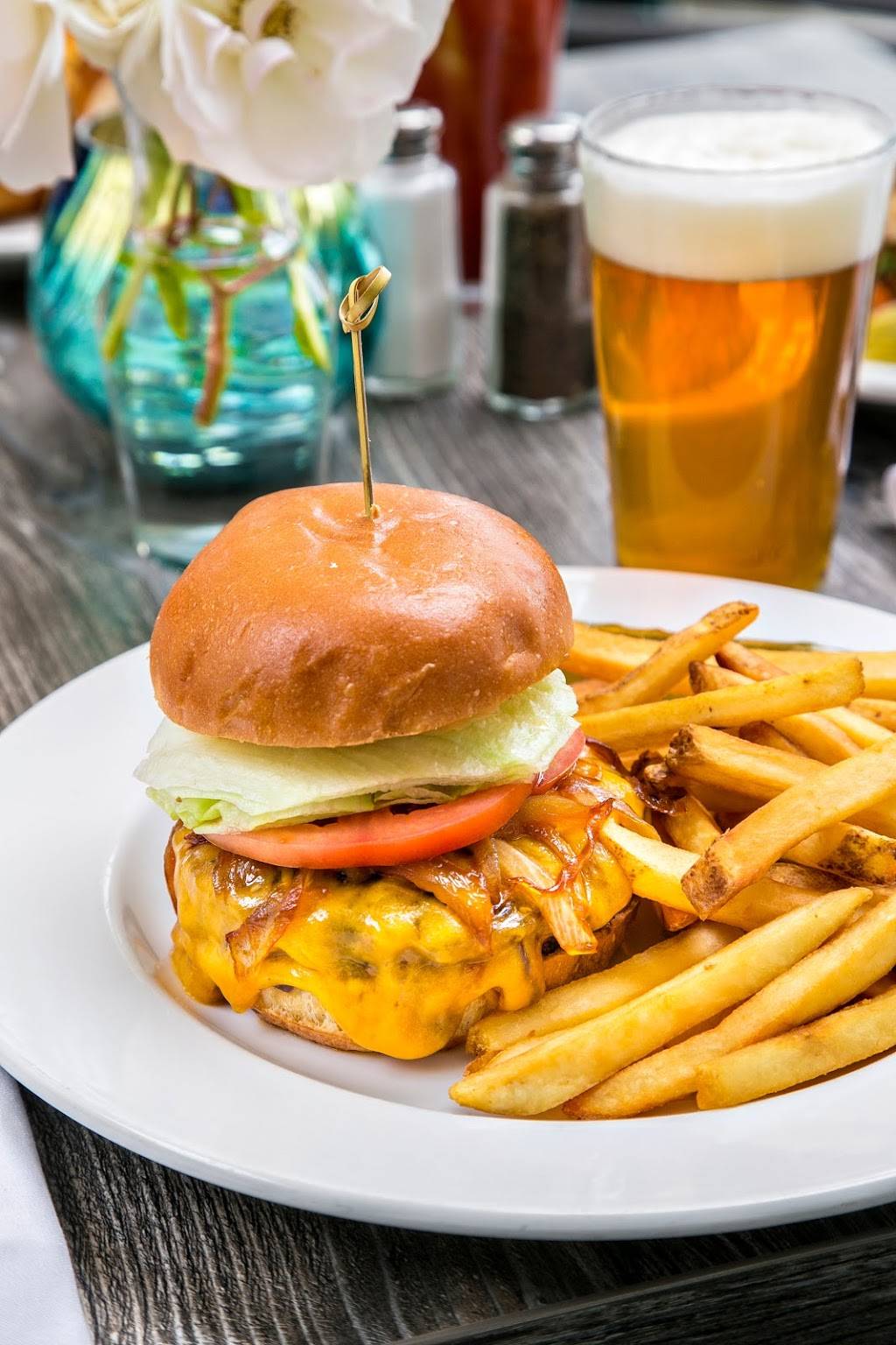 Moe Bs Munchies | restaurant | 1131 Back Bay Dr, Newport Beach, CA 92660, USA | 9499993170 OR +1 949-999-3170