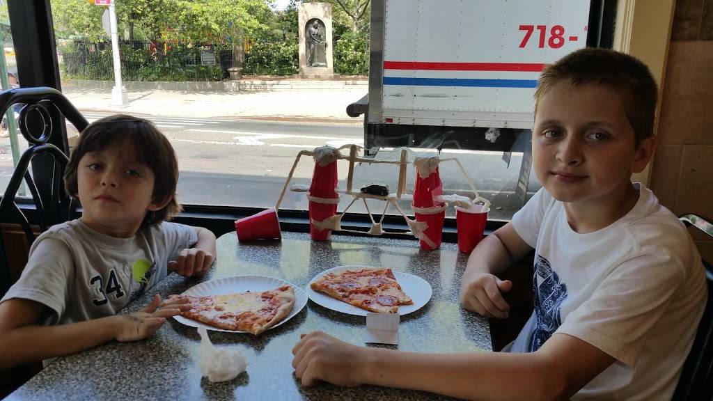 Little Toninos Pizzeria Cafe | restaurant | 1032, 424 Greenwood Ave, Brooklyn, NY 11218, USA | 7184387088 OR +1 718-438-7088