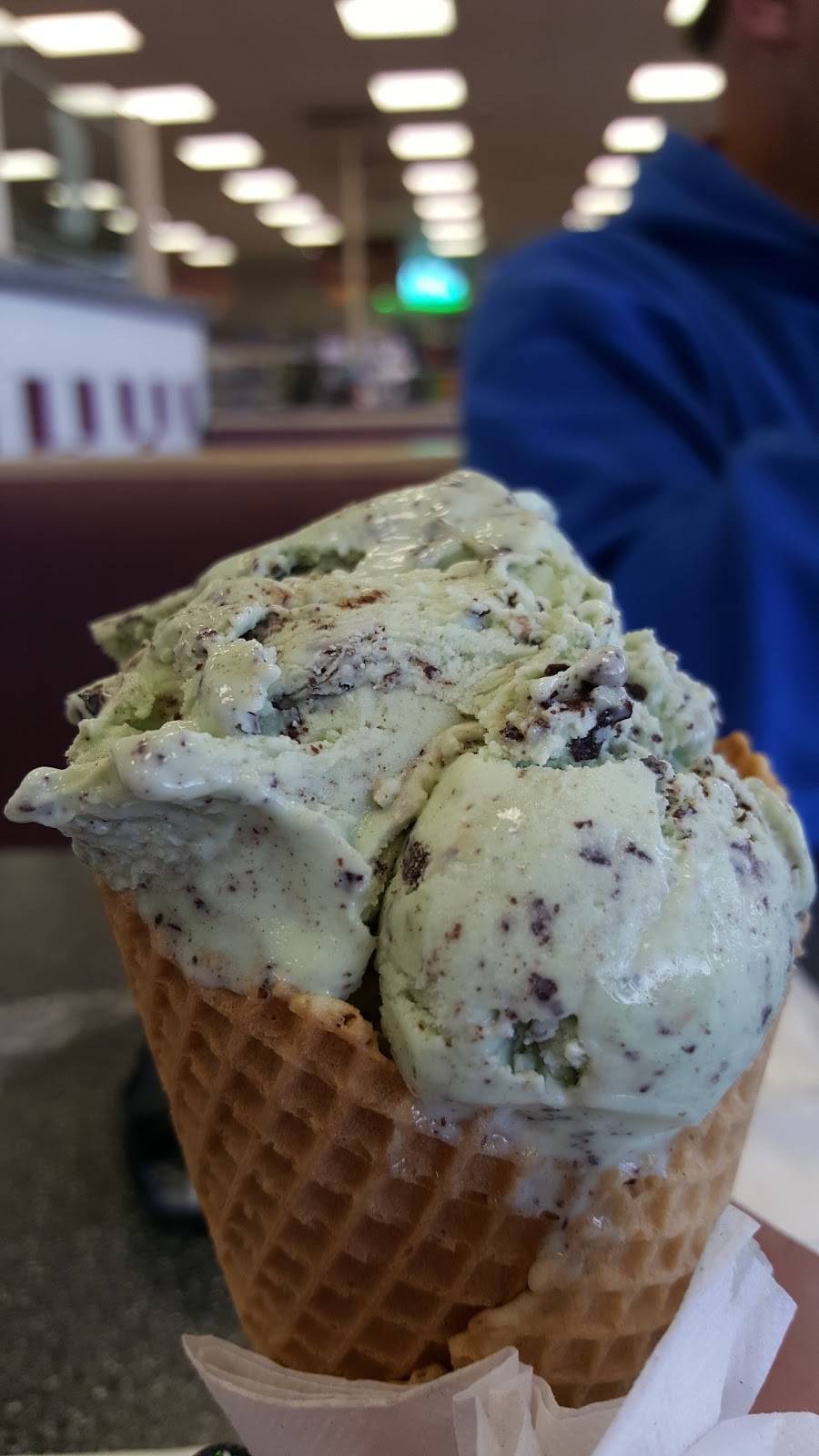 Braums Ice Cream & Burger Restaurant | restaurant | 401 S Andover Rd, Andover, KS 67002, USA | 3167334344 OR +1 316-733-4344