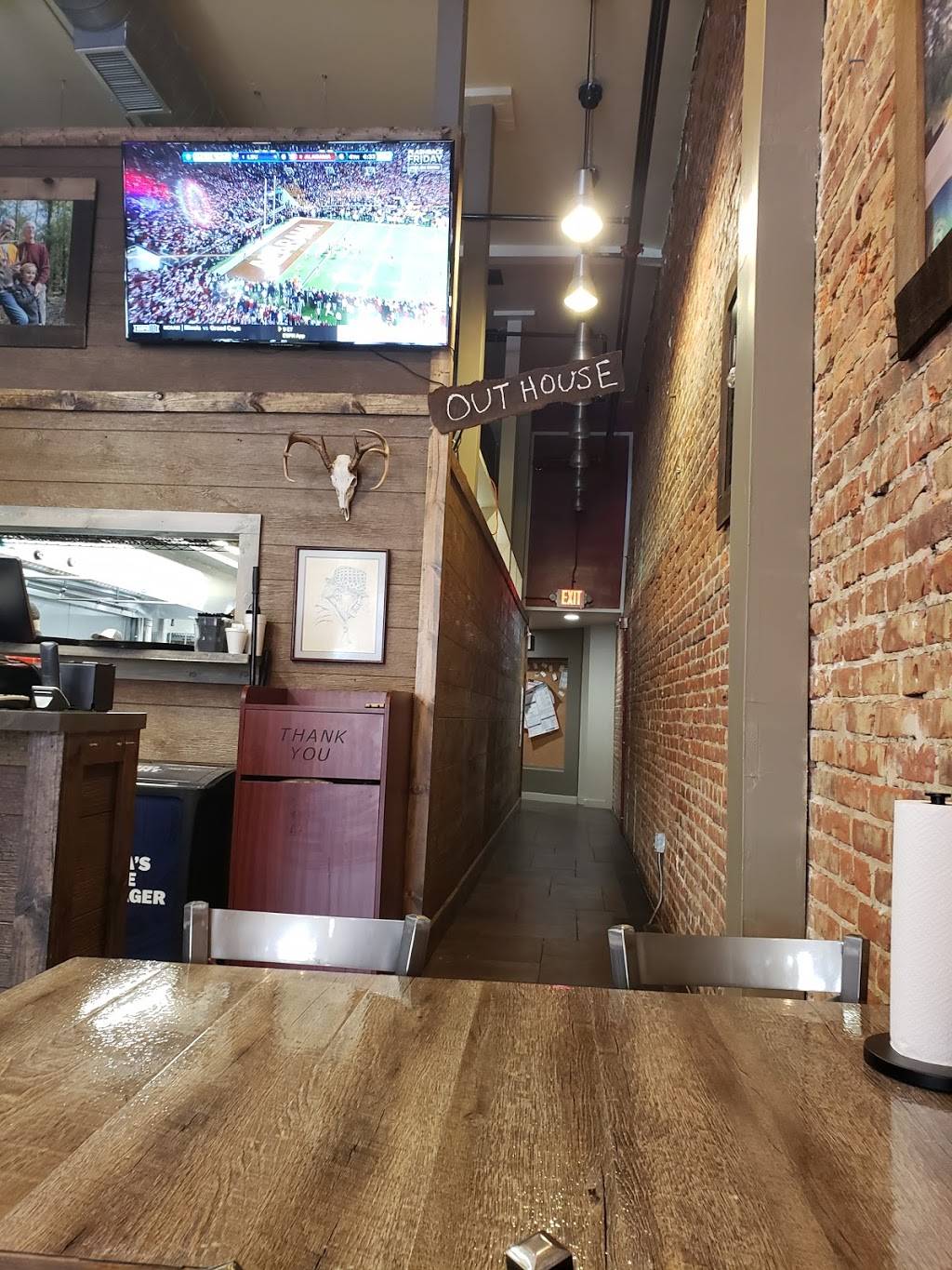 Raised on Country burgers n grill | restaurant | 2217 University Blvd, Tuscaloosa, AL 35401, USA | 2057645405 OR +1 205-764-5405