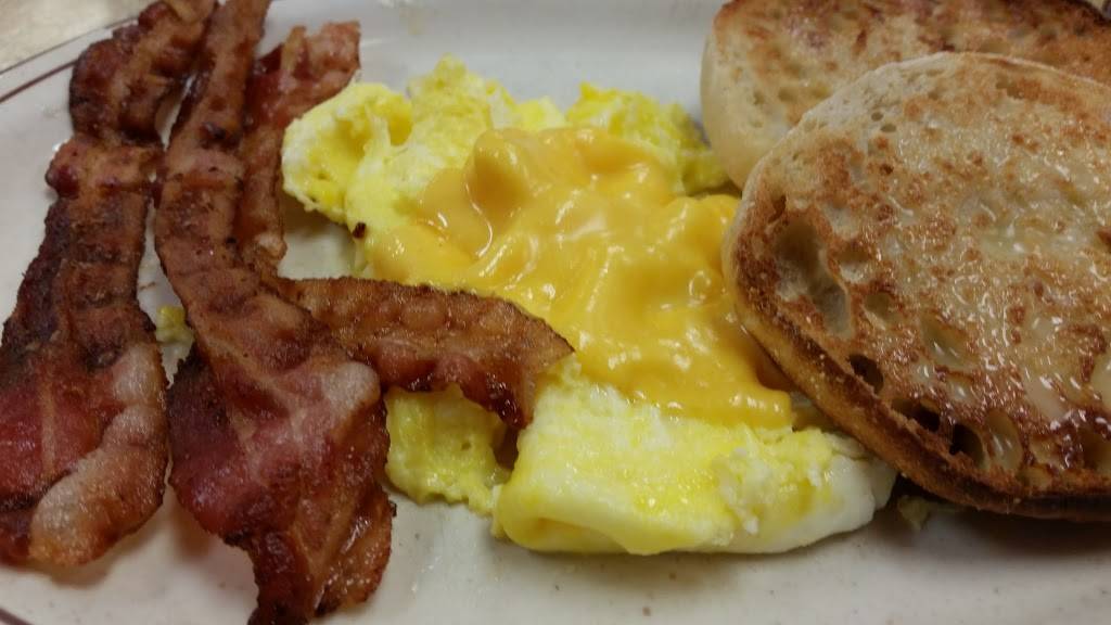 George Webb Restaurant | restaurant | 7105 S 76th St, Franklin, WI 53132, USA | 4144252664 OR +1 414-425-2664