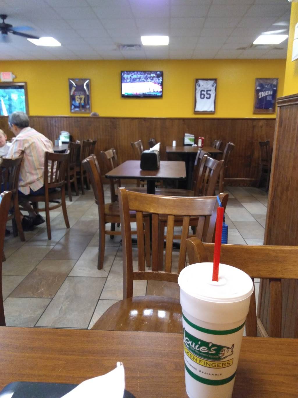 Louies chicken | restaurant | 1410 Gilmer Ave, Tallassee, AL 36078, USA | 3342520400 OR +1 334-252-0400