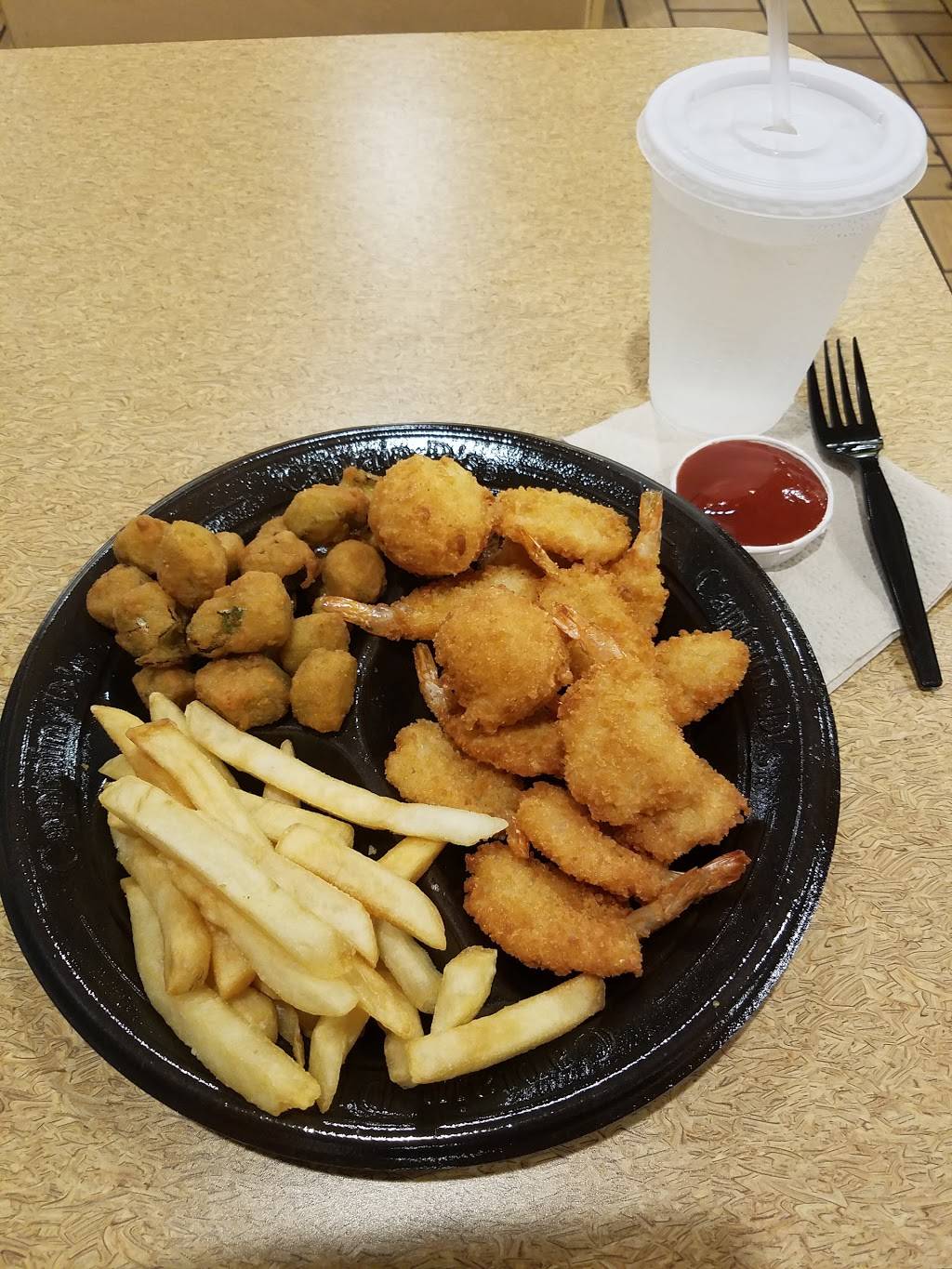 Captain Ds | restaurant | 705 Holcomb Bridge Rd, Roswell, GA 30076, USA | 7709927934 OR +1 770-992-7934