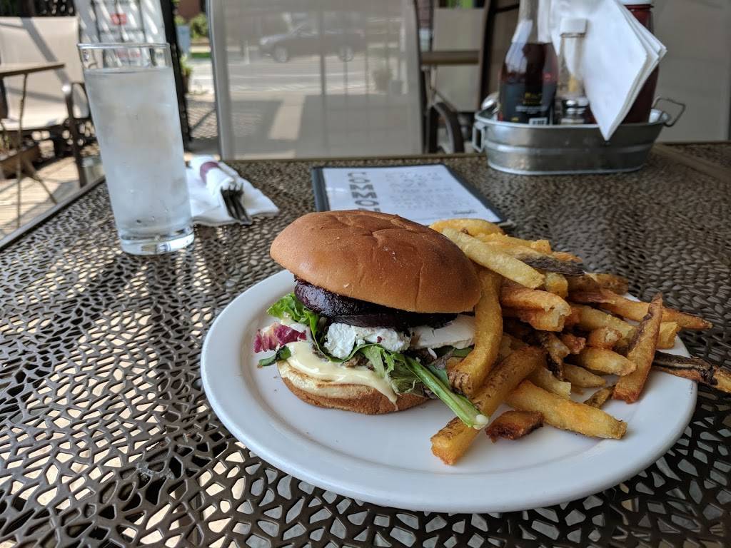 Common Pub Detroit | restaurant | 5440 Cass Ave, Detroit, MI 48202, USA | 3132858849 OR +1 313-285-8849