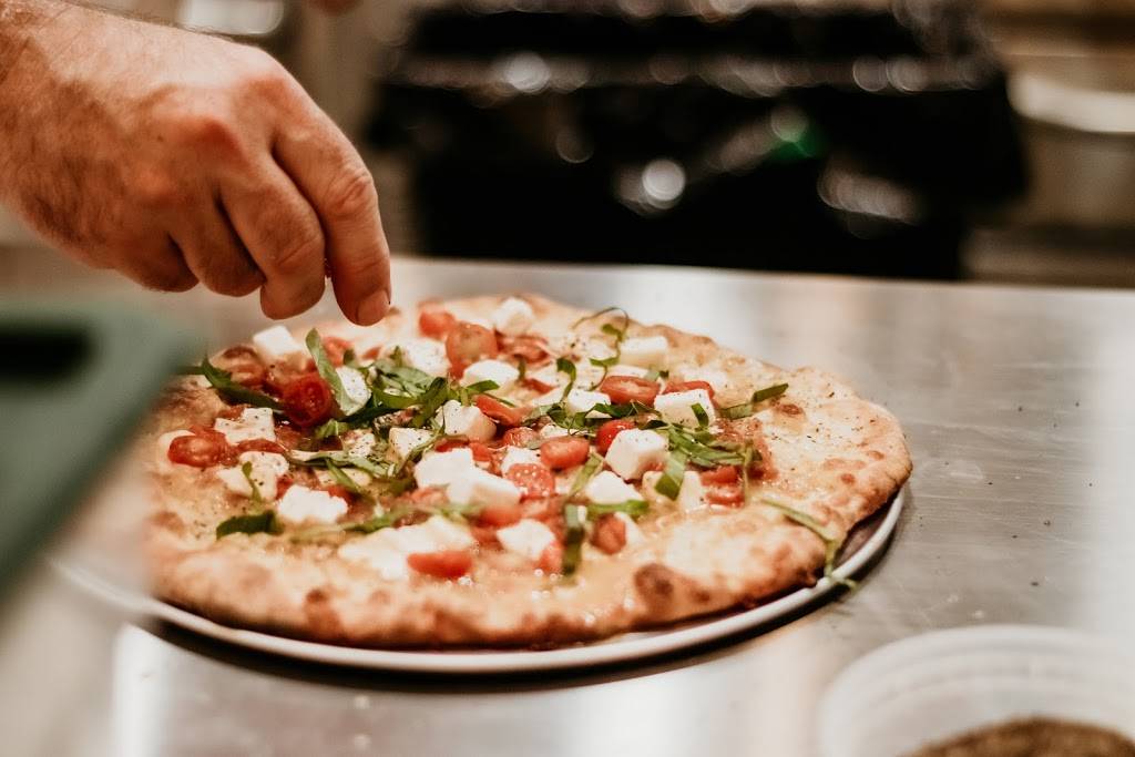 Holy Crust | restaurant | 3011 Gulden Ln Suite 112, Dallas, TX 75212, USA | 4693290707 OR +1 469-329-0707