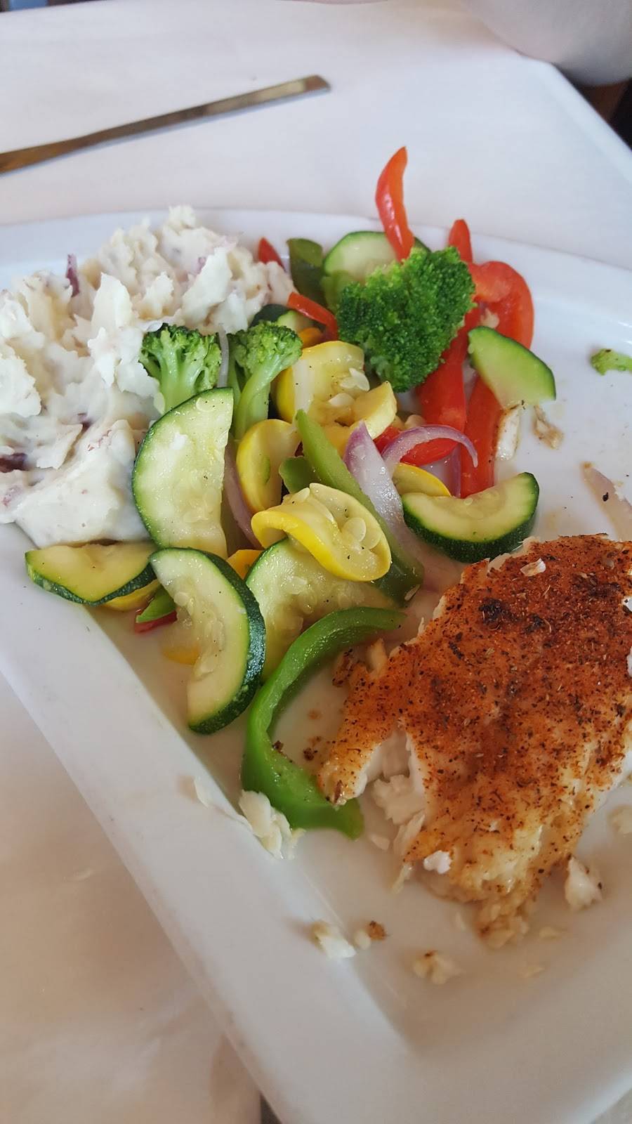 Sharkys Restaurant | restaurant | 61 Causeway Dr, Ocean Isle Beach, NC 28469, USA | 9105799177 OR +1 910-579-9177