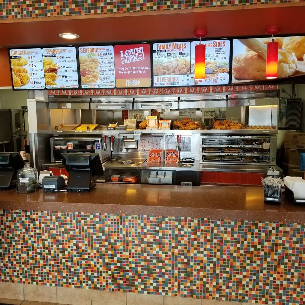 Popeyes Louisiana Kitchen | restaurant | 775 Panorama Trail S, Rochester, NY 14625, USA | 5856625419 OR +1 585-662-5419