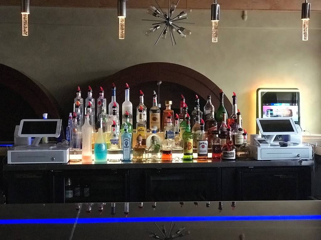 Scene 1 Restaurant and Lounge | restaurant | 5526 W North Ave, Milwaukee, WI 53208, USA | 4143234321 OR +1 414-323-4321