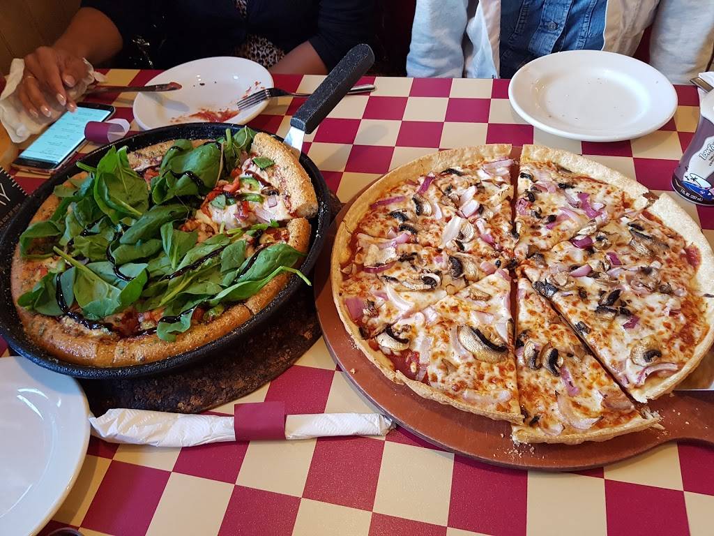 Pizza Hut | meal takeaway | 16476 Lincoln Hwy, Breezewood, PA 15533, USA | 8147354091 OR +1 814-735-4091