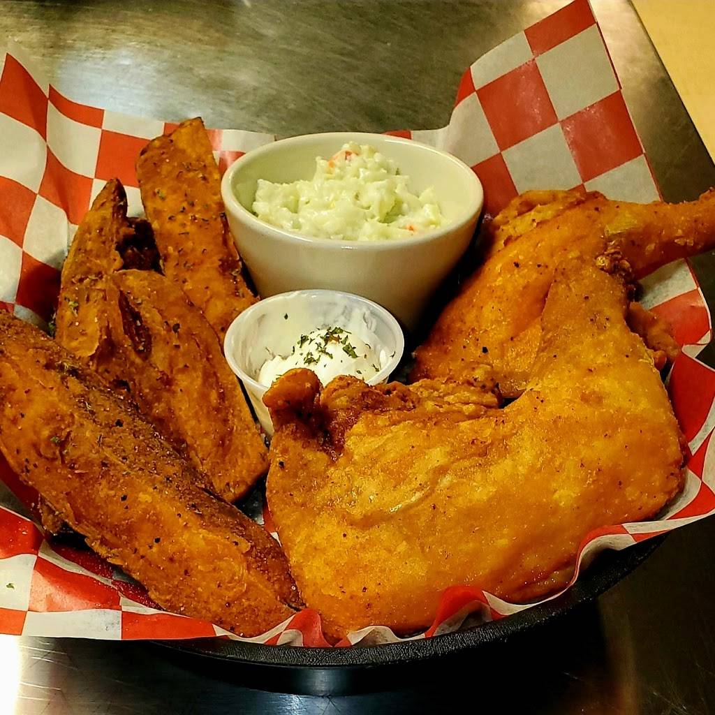 Mommas Pizzeria | restaurant | 10 N Main St, Knox, IN 46534, USA | 5747725888 OR +1 574-772-5888