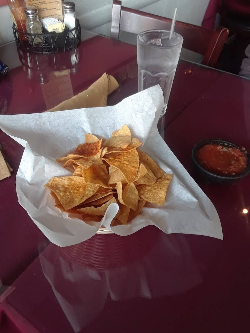 Velascos Mexican Food | restaurant | 123 W Main St, Visalia, CA 93291, USA | 5593727102 OR +1 559-372-7102