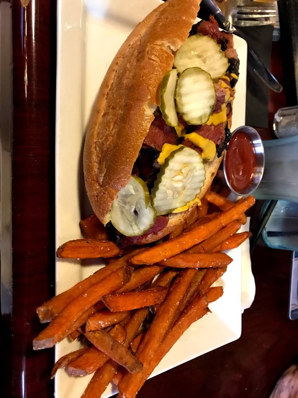 Limericks Tavern | restaurant | 1234 W Foothill Blvd, Upland, CA 91786, USA | 9099205630 OR +1 909-920-5630