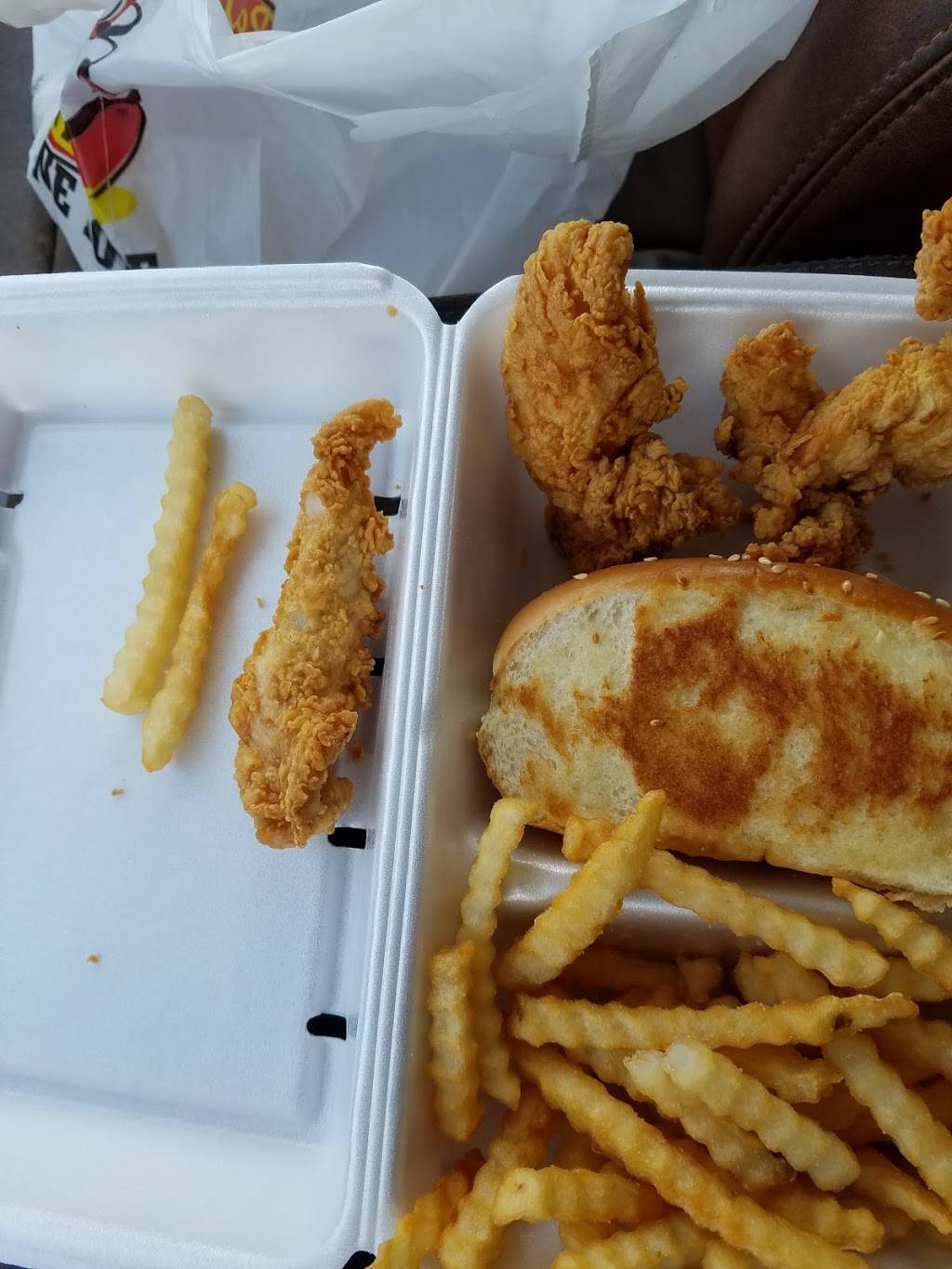 Raising Canes Chicken Fingers | meal takeaway | 163 West Road, Houston, TX 77037, USA | 2819314603 OR +1 281-931-4603