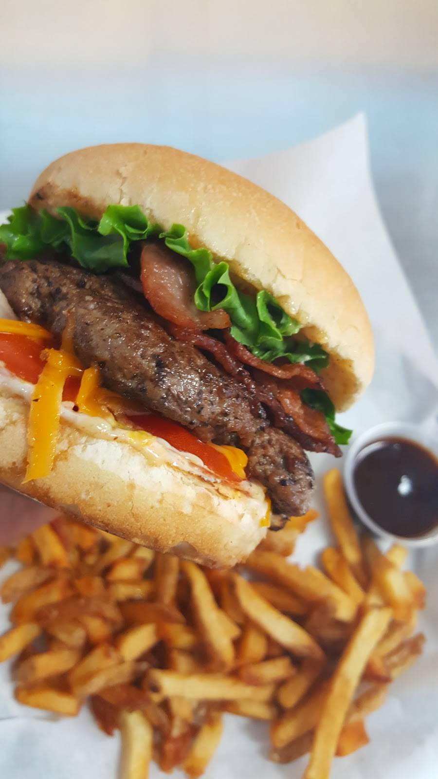 WingBurger | restaurant | 1733 Eglinton Ave E, North York, ON M4A 1J8, Canada | 6479519110 OR +1 647-951-9110