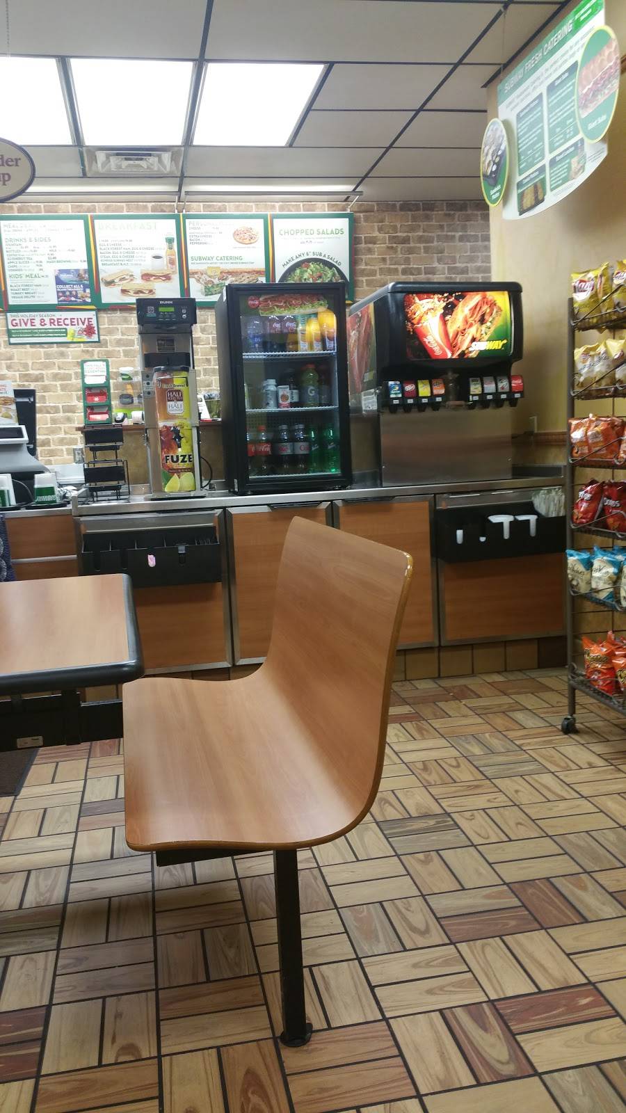Subway | restaurant | 1300 Hamilton St, Stoughton, WI 53589, USA | 6088770373 OR +1 608-877-0373