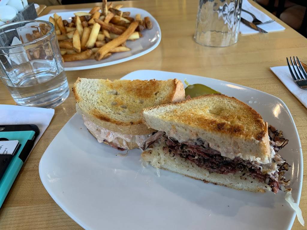 Gateway Deli | restaurant | 1175 E 14 Mile Rd, Troy, MI 48083, USA | 2483079266 OR +1 248-307-9266