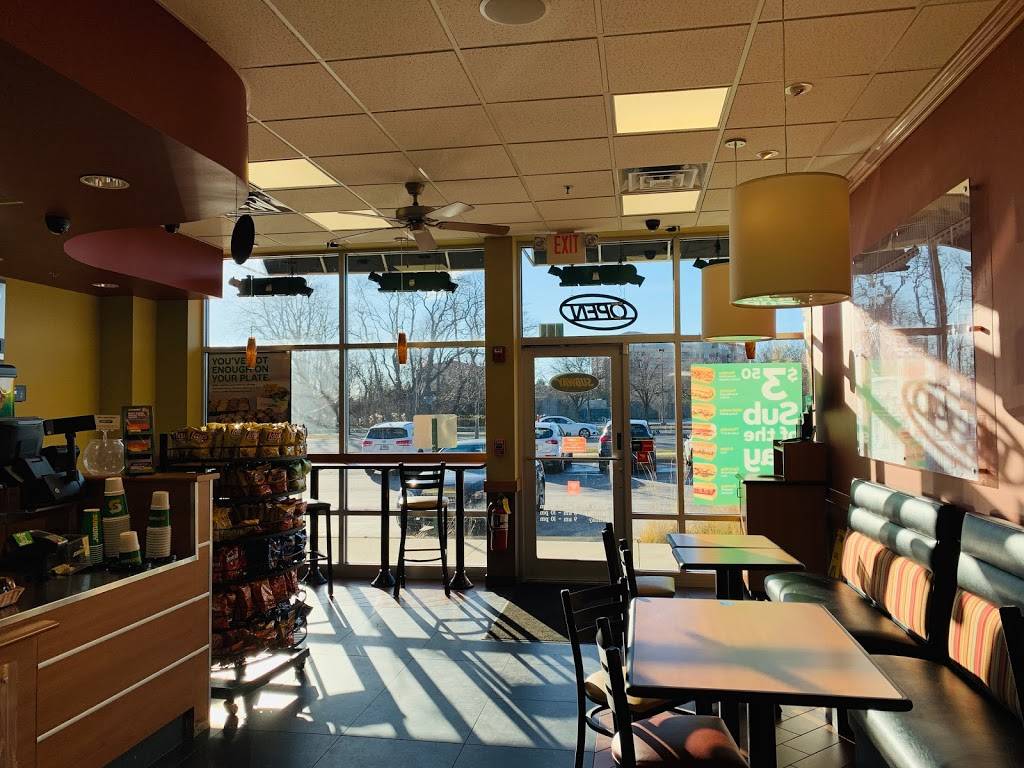 Subway Restaurants | restaurant | 743 N Milwaukee Ave, Wheeling, IL 60090, USA | 8477771641 OR +1 847-777-1641