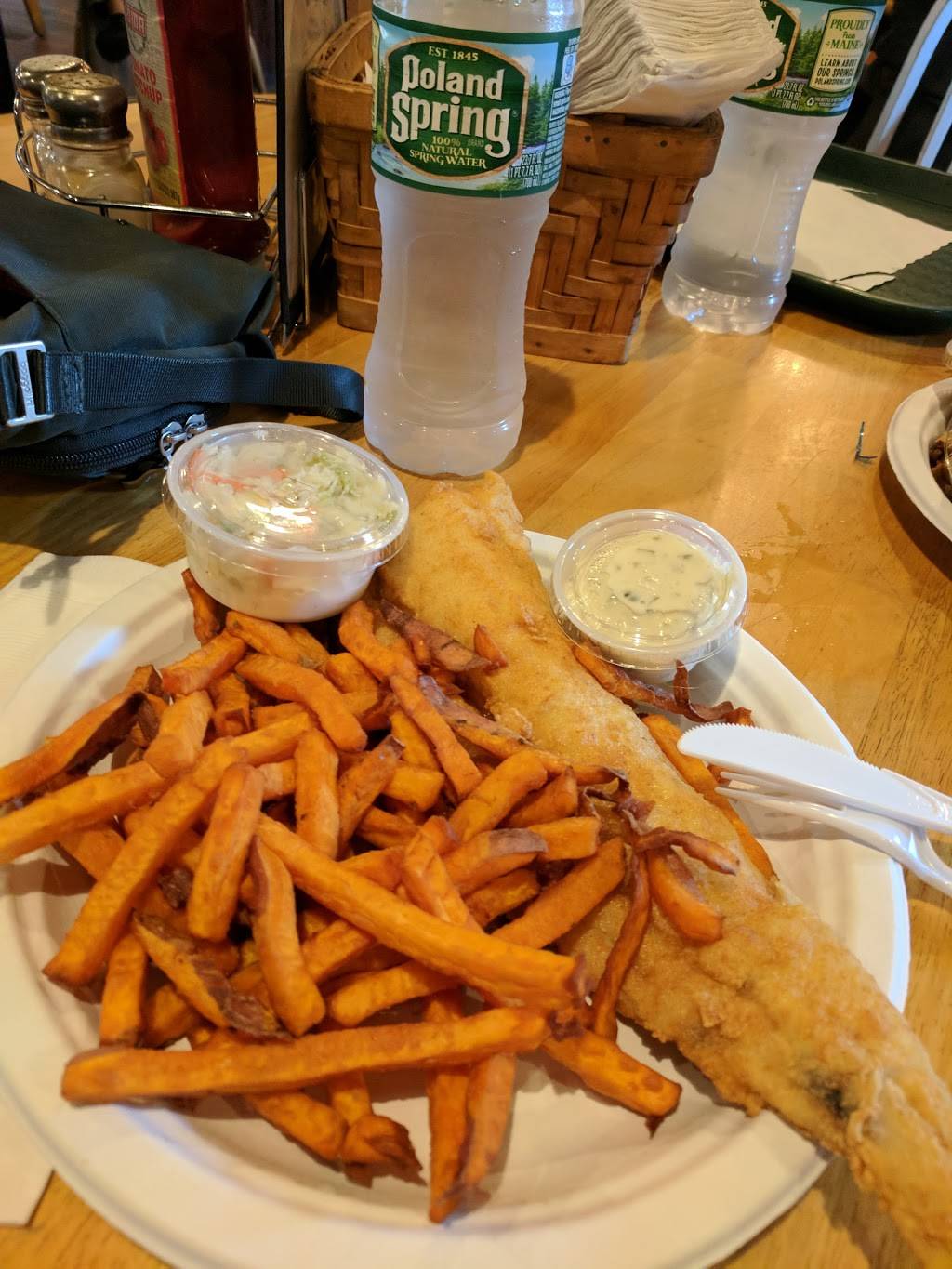 Scales Seafood & Ice Cream | restaurant | 45 River St, Millbury, MA 01527, USA | 5088653377 OR +1 508-865-3377