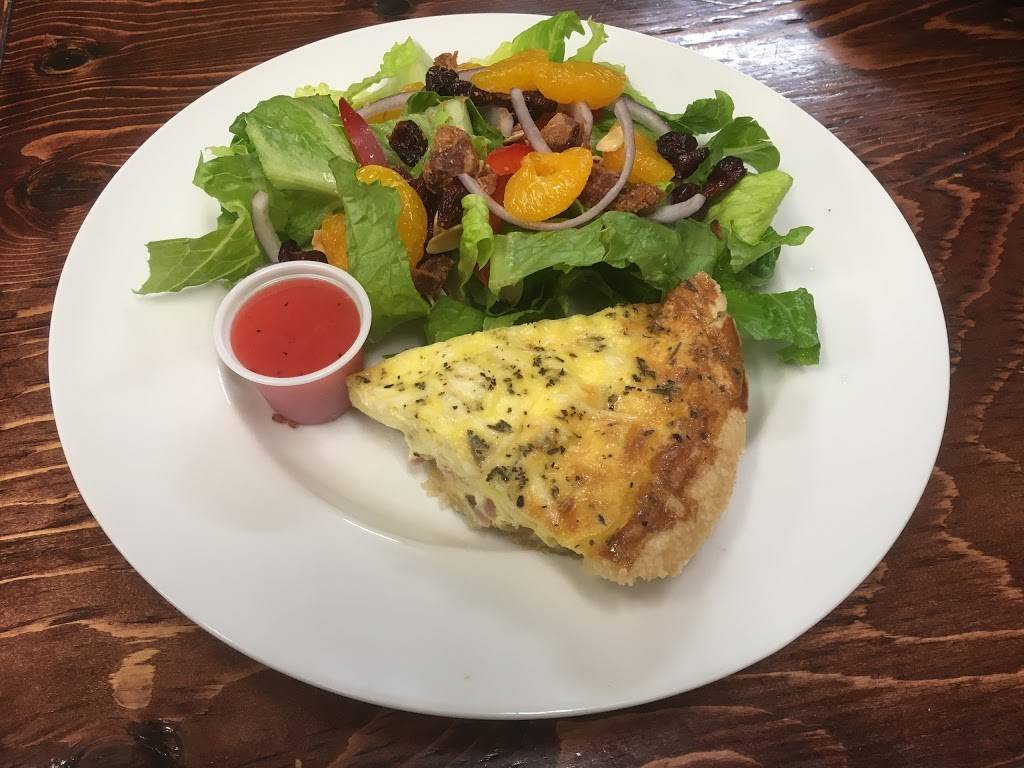 Charmins Wholesome Foods Catering and The Club House Restaurant | restaurant | 153 Kent St W, Lindsay, ON K9V 2Y5, Canada | 7053209828 OR +1 705-320-9828