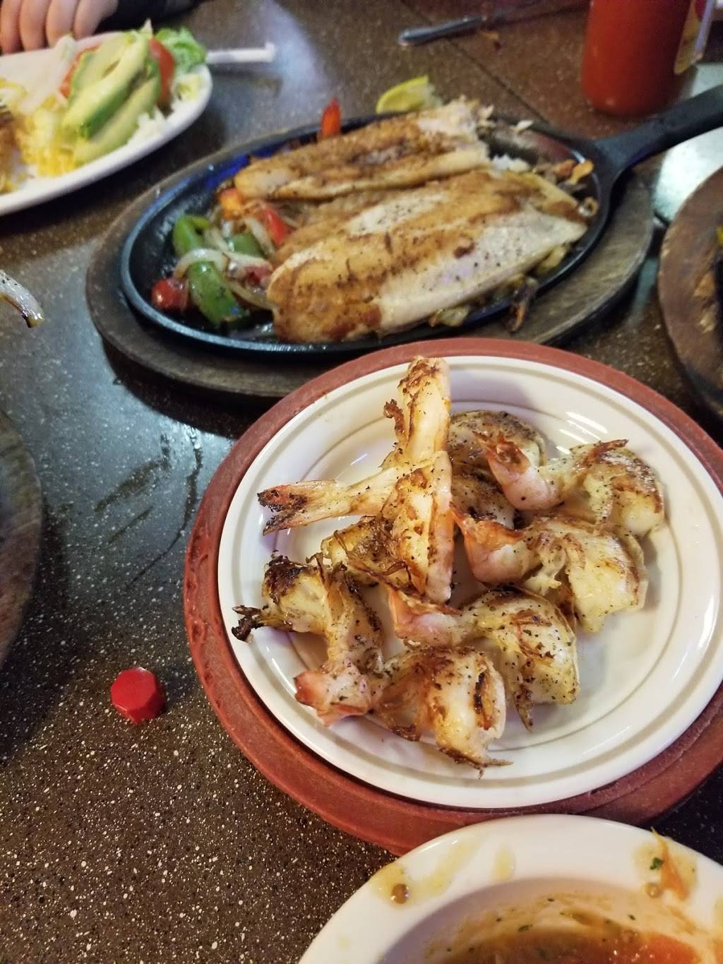 El Tiburon Seafood & Grill | restaurant | 4115 W Jefferson Blvd, Dallas, TX 75211, USA | 2143374779 OR +1 214-337-4779