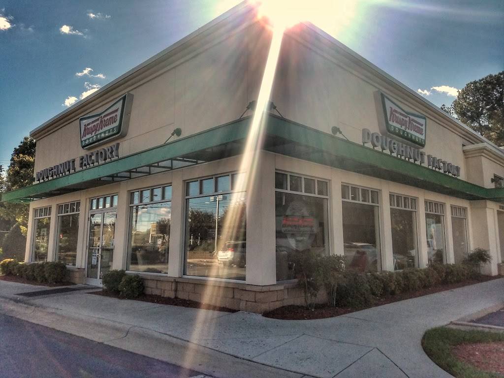 Krispy Kreme | bakery | 2401 Battleground Ave, Greensboro, NC 27408, USA | 3365401594 OR +1 336-540-1594