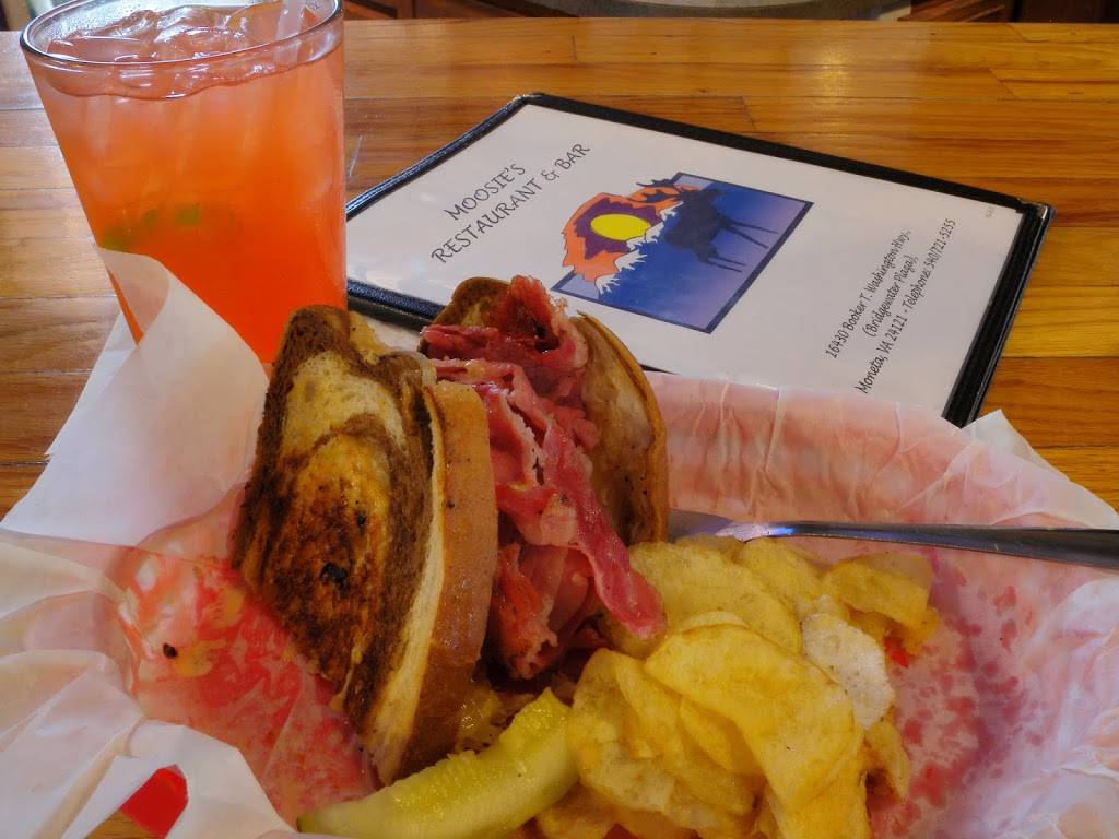 Moosies | restaurant | 16 Bridgewater Pointe Pl, Moneta, VA 24121, USA | 5407215255 OR +1 540-721-5255