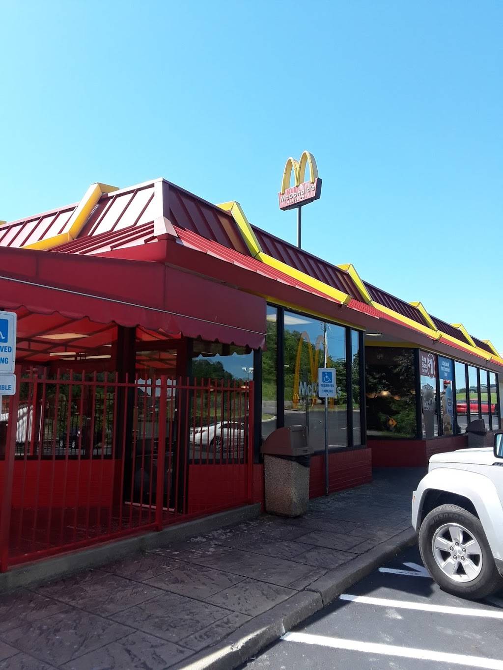 McDonalds | cafe | 214 Carolina Pottery Dr, Blountville, TN 37617, USA | 4233239223 OR +1 423-323-9223
