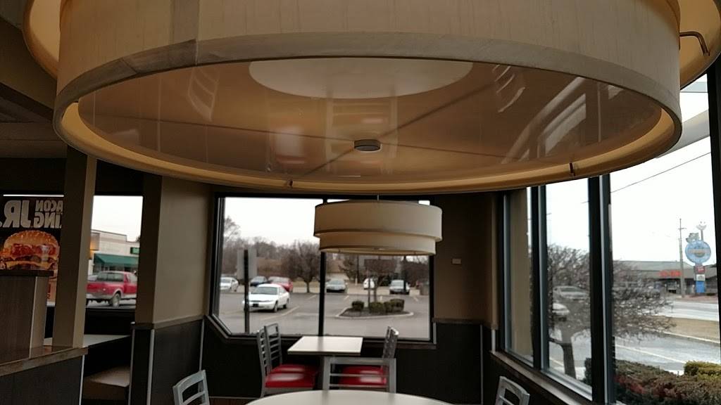 Burger King | restaurant | 2035 M-139, Benton Harbor, MI 49022, USA | 2699271142 OR +1 269-927-1142