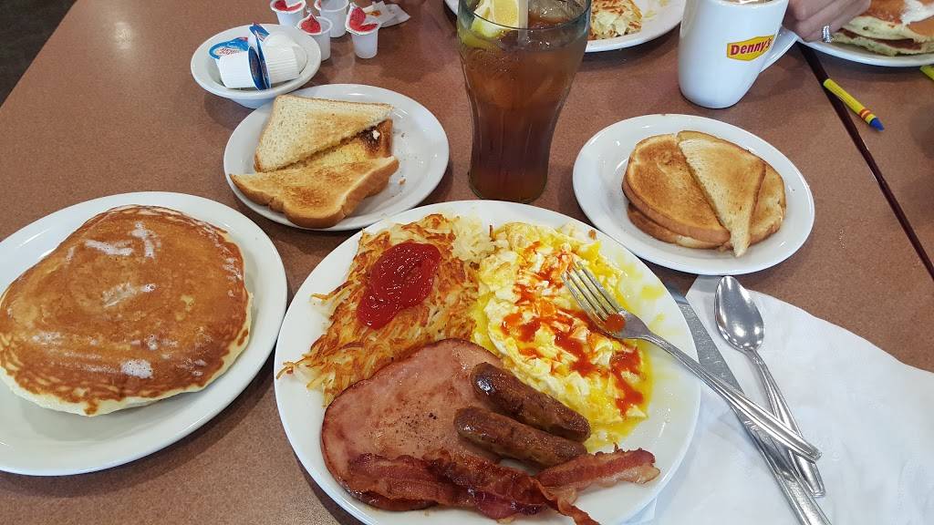 Dennys | restaurant | 6285 Pats Ranch Road Suite A, Mira Loma, CA 91752, USA | 9513718383 OR +1 951-371-8383