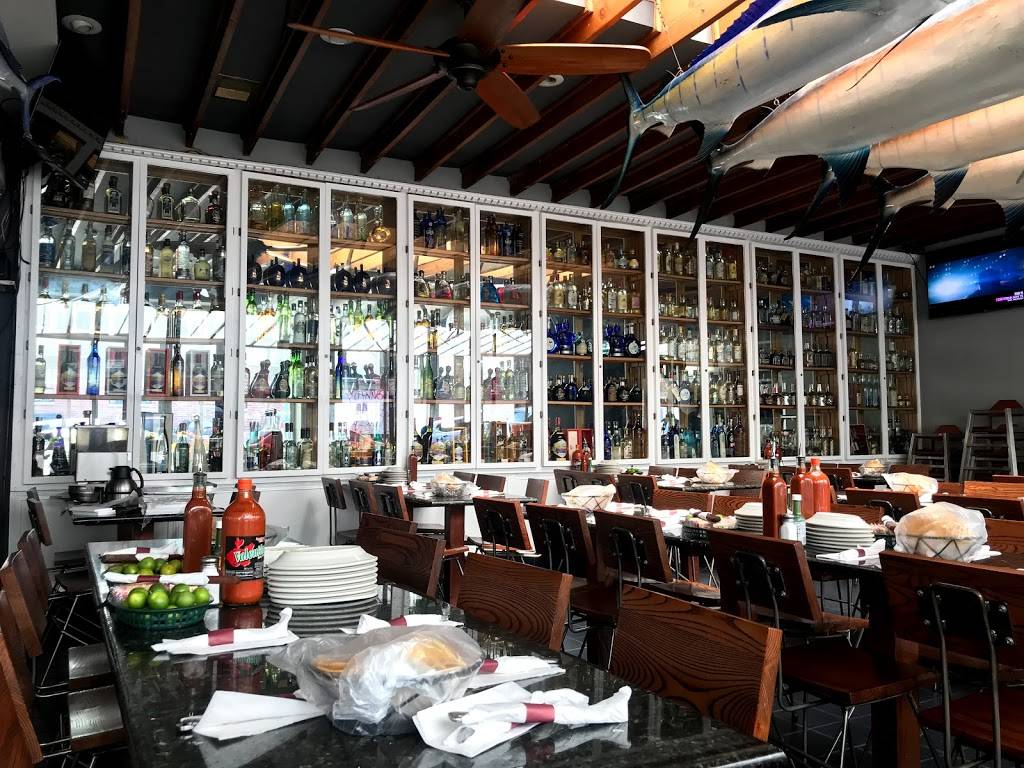 El Barco Mariscos | restaurant | 1035 N Ashland Ave, Chicago, IL 60622, USA | 7734866850 OR +1 773-486-6850