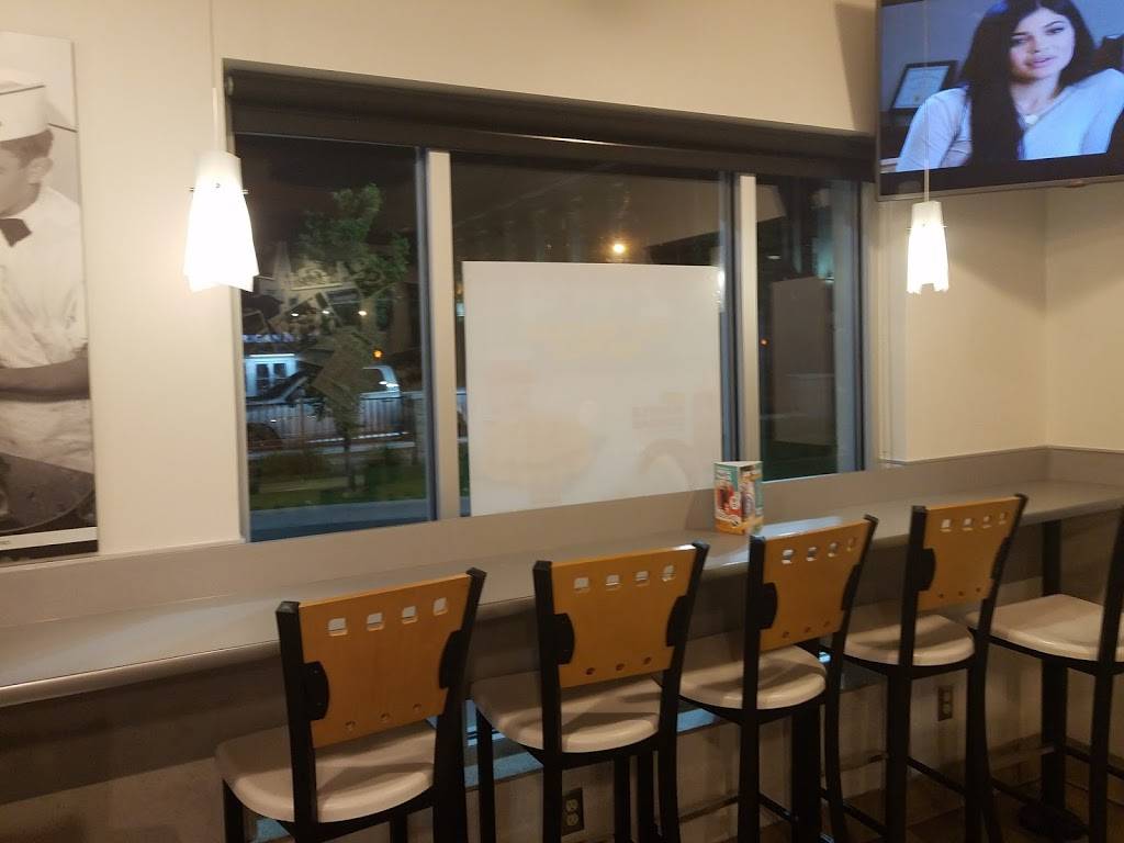 White Castle | restaurant | 700 W Broadway, Louisville, KY 40202, USA | 5025841531 OR +1 502-584-1531