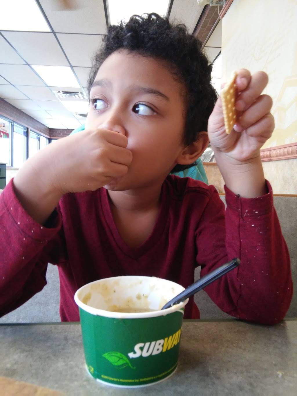 Subway | restaurant | 548 19th Ave, Moline, IL 61265, USA | 3097570310 OR +1 309-757-0310