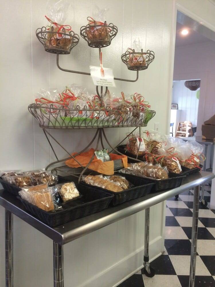 Lyns Gracious Goodness | restaurant | 2306 Whitesburg Dr, Huntsville, AL 35801, USA | 2565332607 OR +1 256-533-2607