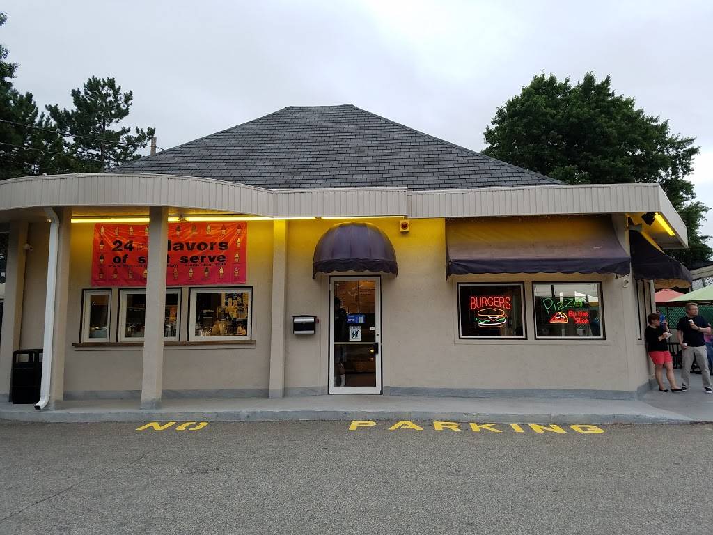 Celebrity Pizza | restaurant | 684 Mt Auburn St, Watertown, MA 02472, USA | 6179240009 OR +1 617-924-0009