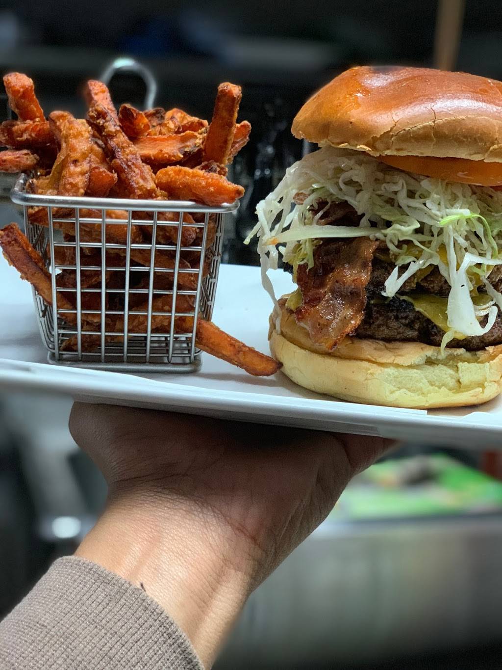 B&D’s Bites | restaurant | 130 W 238th St, Bronx, NY 10463, USA | 3479134788 OR +1 347-913-4788