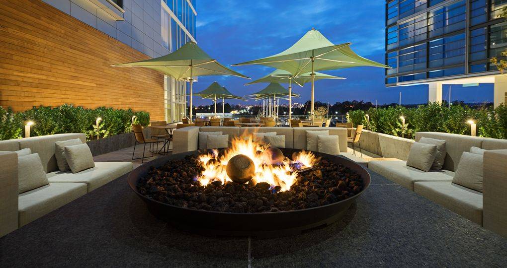 Canopy Central Cafe And Bar | restaurant | 975 7th St SW, Washington, DC 20024, USA | 2027302399 OR +1 202-730-2399