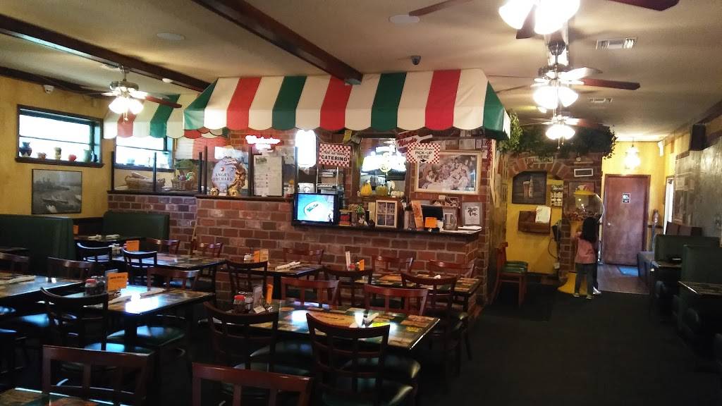 Ninos Lakewood Park | restaurant | 5018 Turnpike Feeder Rd, Fort Pierce, FL 34951, USA | 7724667644 OR +1 772-466-7644