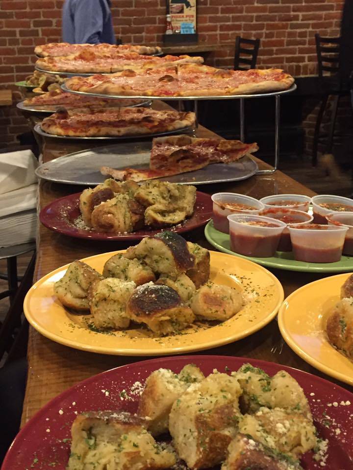 Ramuntos Brick Oven Pizza | restaurant | 67 Main St, North Adams, MA 01247, USA | 4133985152 OR +1 413-398-5152