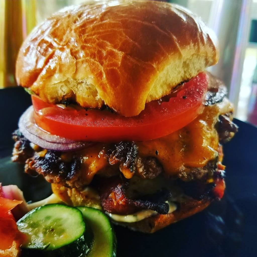 Gazeebo Burgers | restaurant | 5950 Royal Ln, Dallas, TX 75230, USA | 2143683344 OR +1 214-368-3344