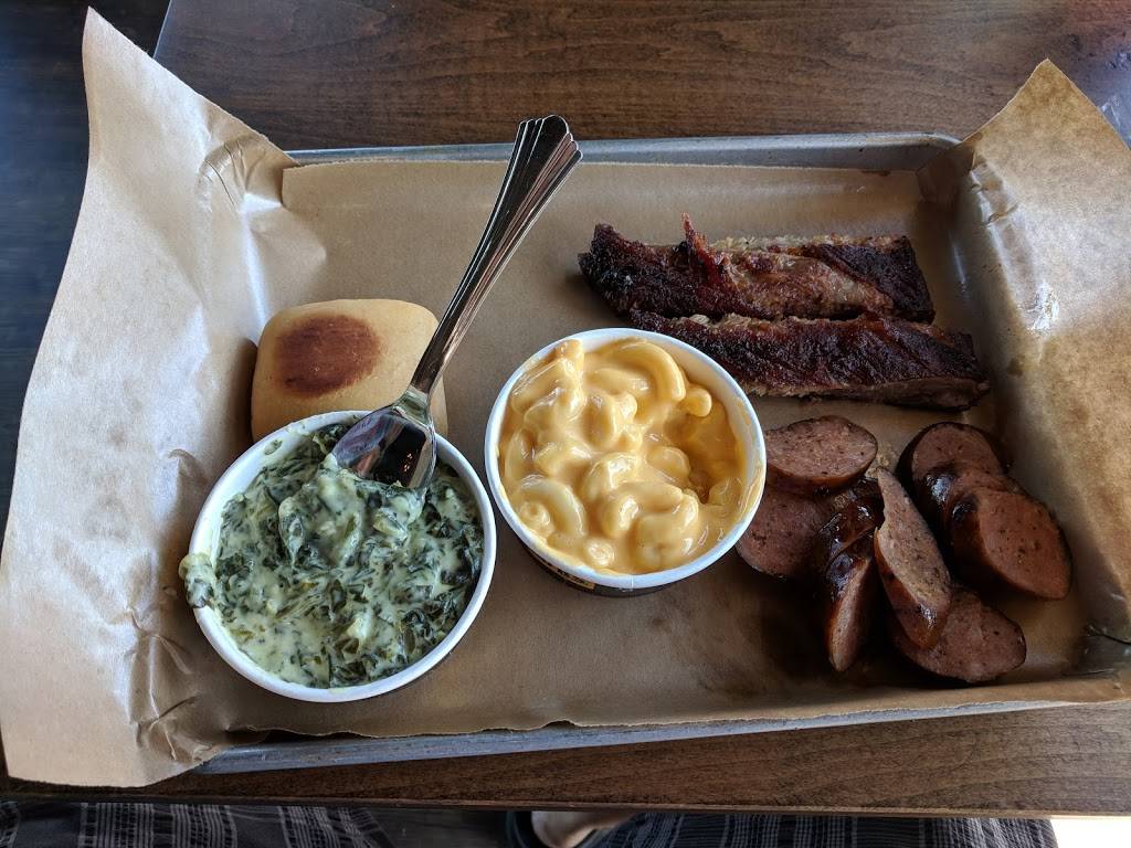 Dickeys Barbecue Pit | restaurant | 116 E Compton Blvd, Compton, CA 90220, USA | 3108681444 OR +1 310-868-1444