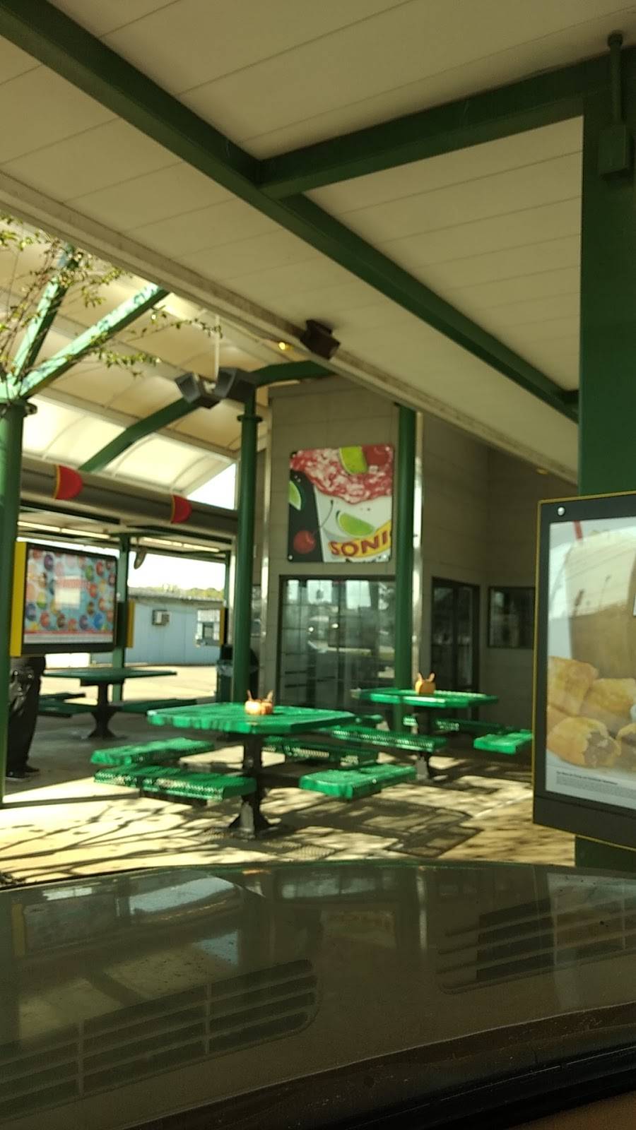 Sonic Drive-In | restaurant | 3057 E Texas St, Bossier City, LA 71111, USA | 3187422919 OR +1 318-742-2919