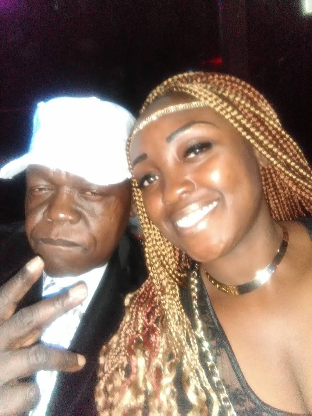 Pharaoh’s lounge | restaurant | 2510 Murfreesboro Pike, Nashville, TN 37217, USA | 6153352577 OR +1 615-335-2577