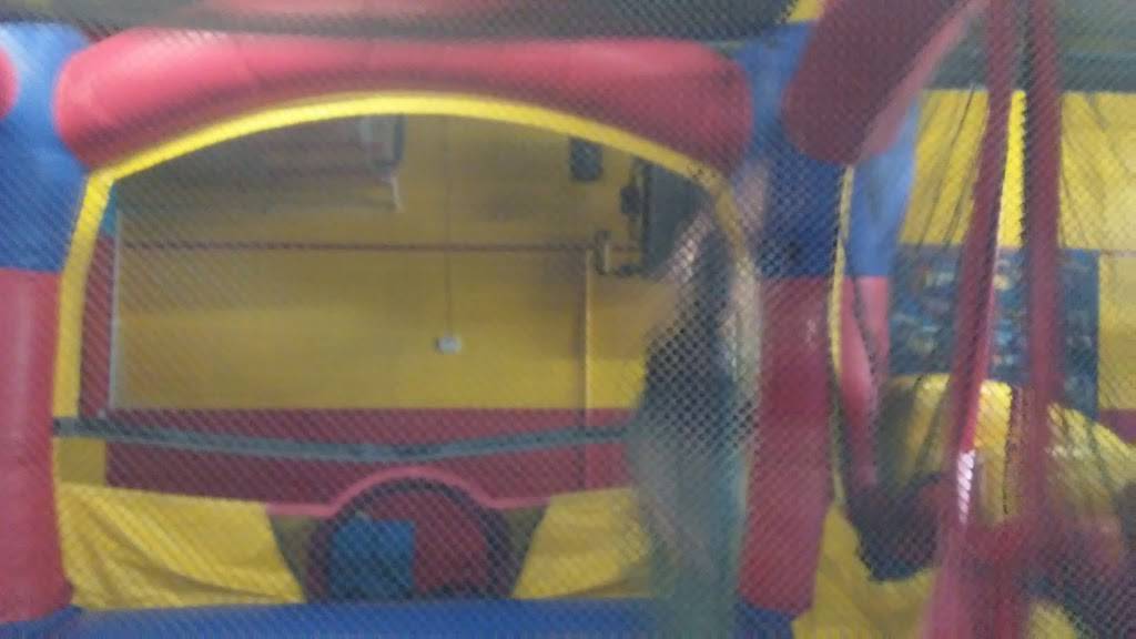 Rack N Roll Family Fun Center | restaurant | 212 Washington Pl, Passaic, NJ 07055, USA | 9733650020 OR +1 973-365-0020