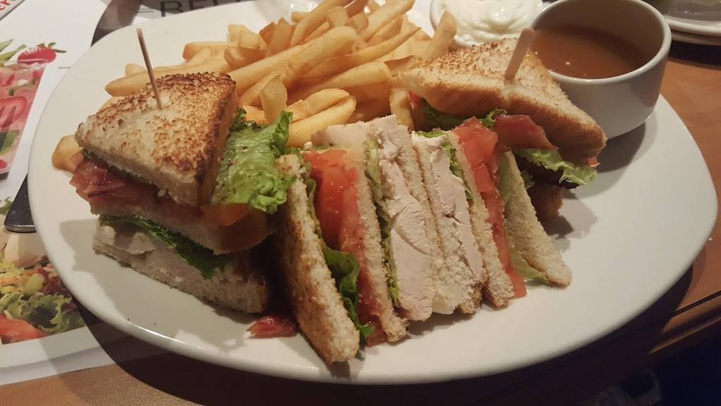 Rôtisserie St-Hubert | restaurant | 725 Chemin Jean-Adam, Piedmont, QC J0R 1R3, Canada | 4502274663 OR +1 450-227-4663