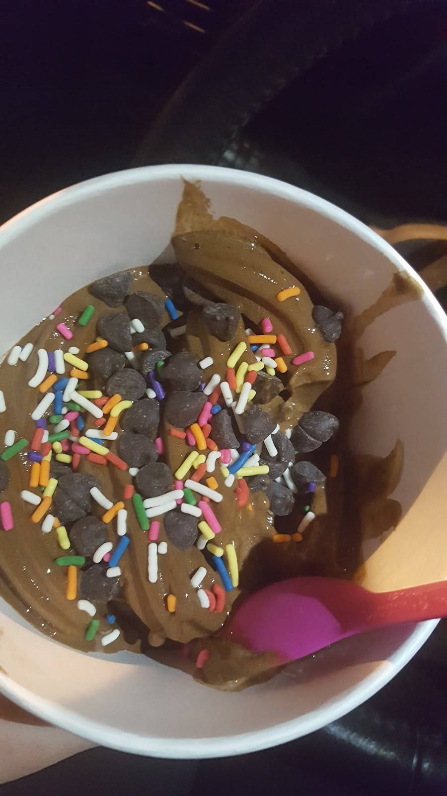 Menchies Frozen Yogurt | bakery | FOLSOM GATEWAY, 2405 Iron Point Rd Ste 120, Folsom, CA 95630, USA | 9163659640 OR +1 916-365-9640