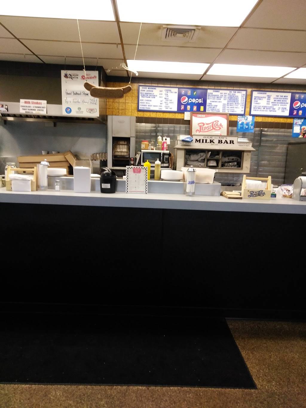 Augie & Rays Drive In | restaurant | 314 Main St, East Hartford, CT 06118, USA | 8605683770 OR +1 860-568-3770
